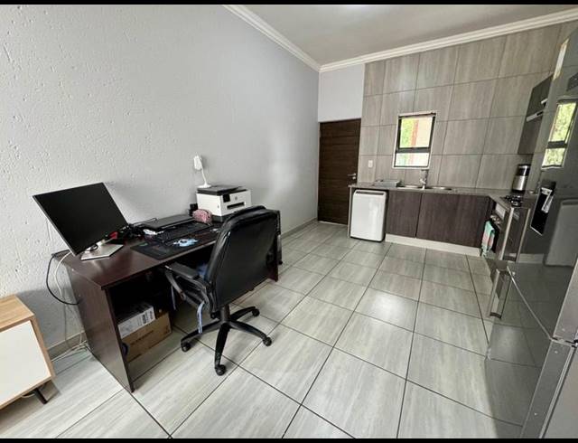 2 BEDROOM APARTMENT FOR SALE IN POMONA